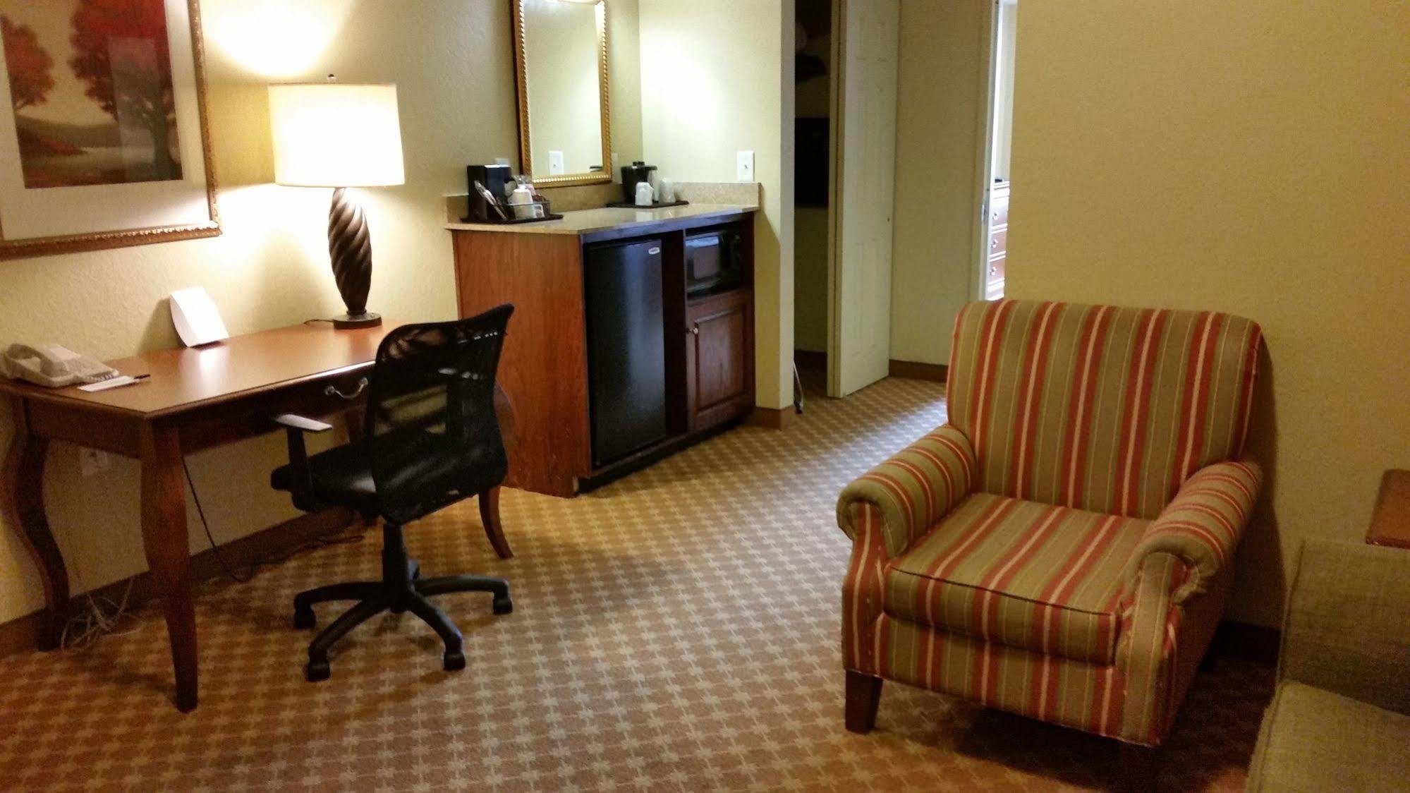 Hotel Clarion Pointe à Columbus Extérieur photo