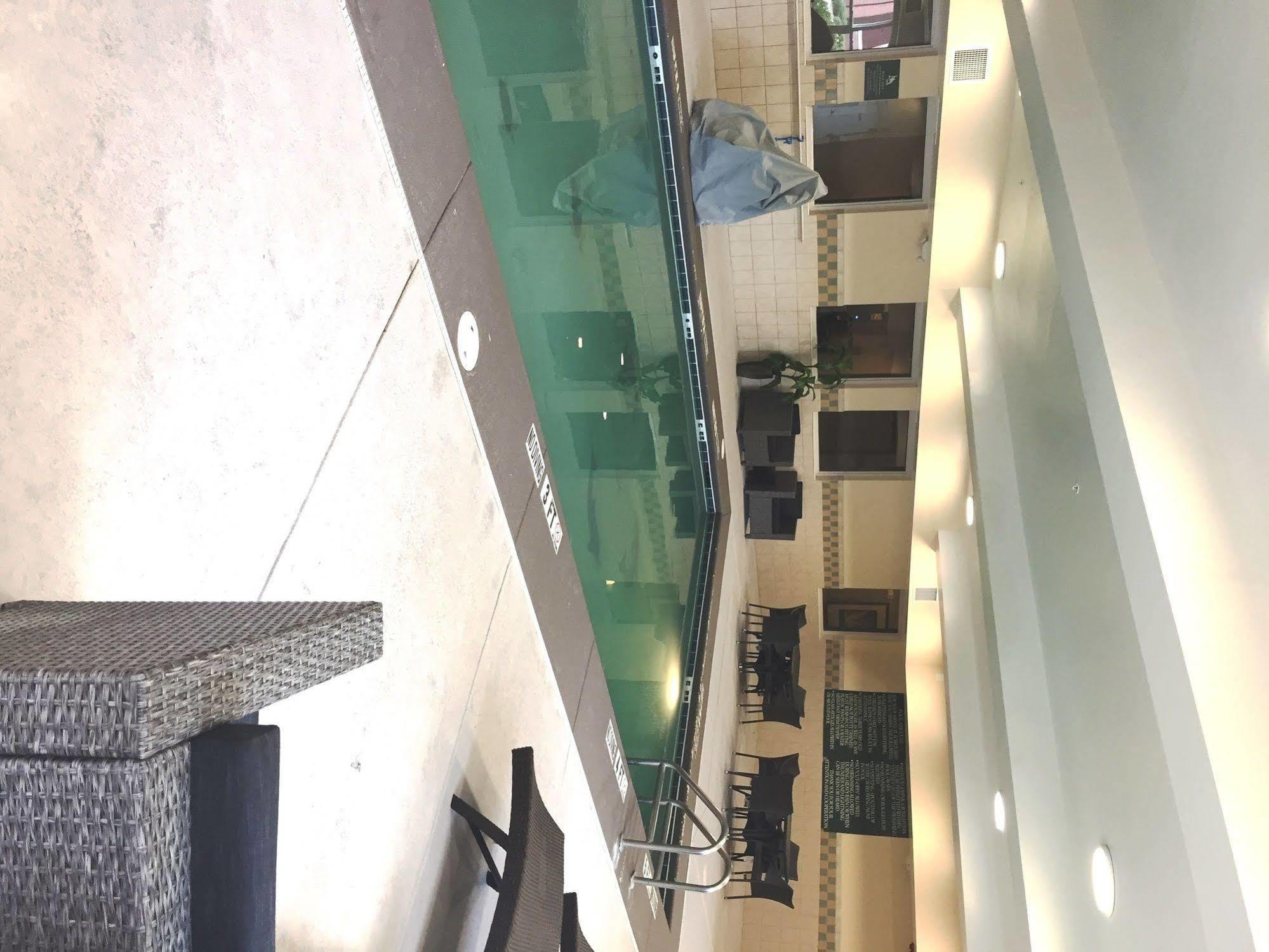 Hotel Clarion Pointe à Columbus Extérieur photo